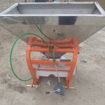 Masina imprastiat ingrasaminte inox 400 L Actionarea utilajului se face din cabina tractorului Capacitate 600 l Cardan inclus