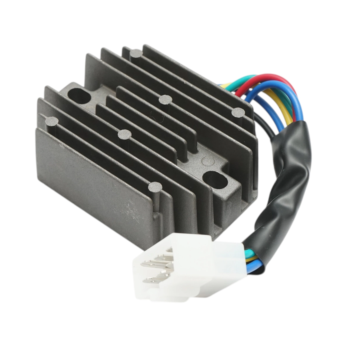Regulator redresor tensiune 12V John Deere cod OEM M807915 Regulator redresor tensiune 12V John Deere cod OEM M807915 - imagine 1